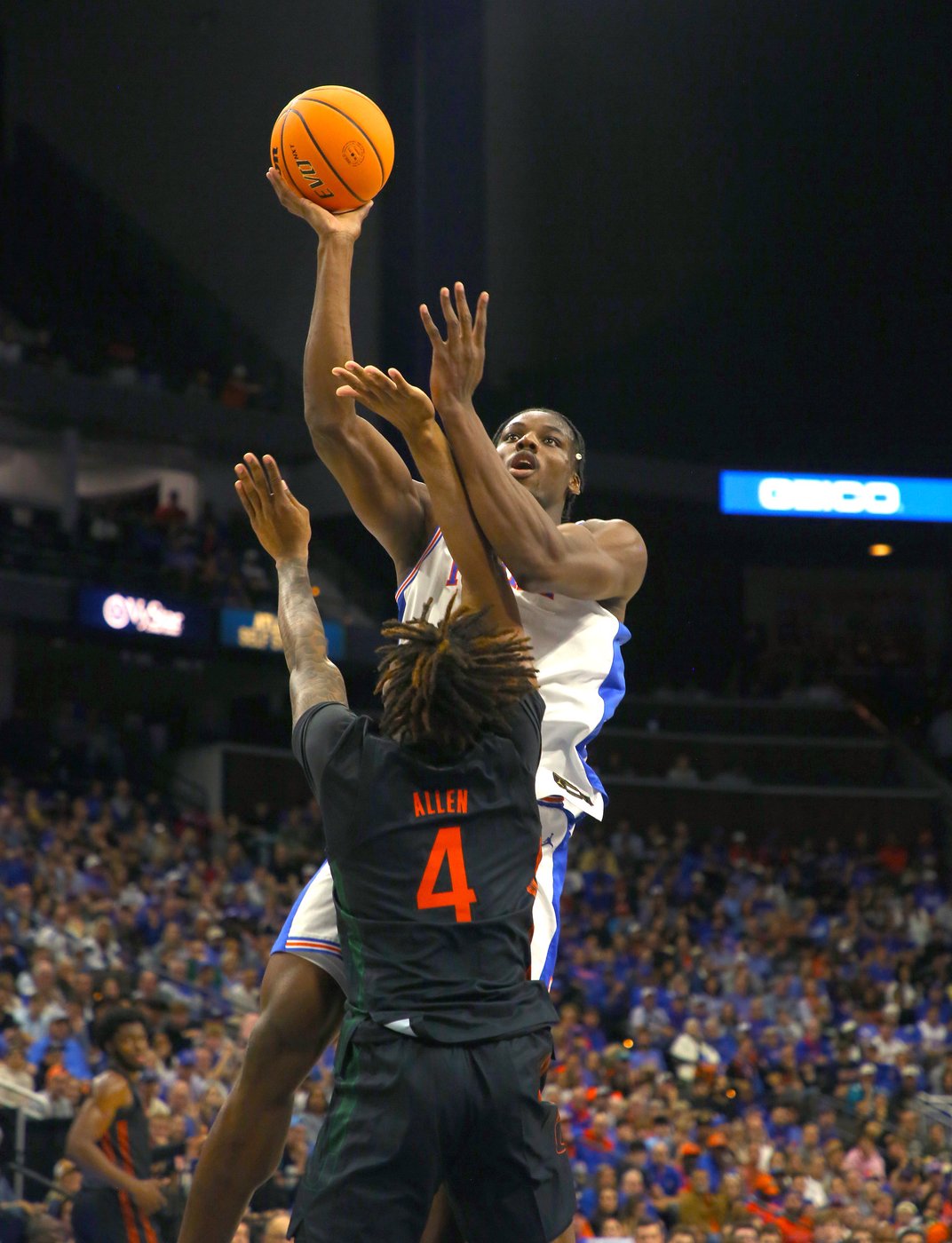 No. 10 Florida overcomes foul trouble from big men Condon and Chinyelu and beats Miami 82-68 | iNFOnews.ca