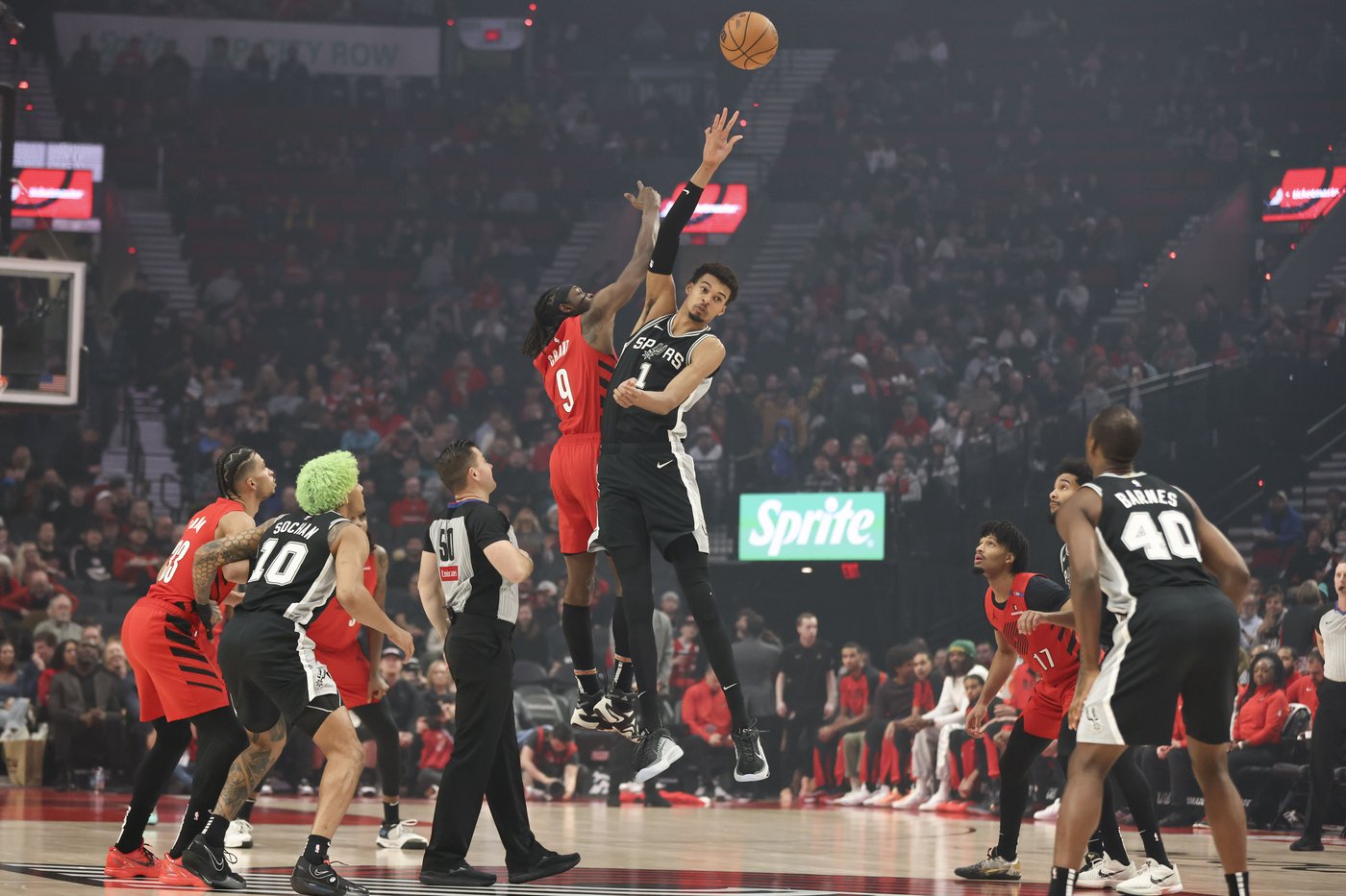 Wembanyama makes 2 free throws with 2.1 seconds left in Spurs' 118-116 win over Trail Blazers | iNFOnews.ca