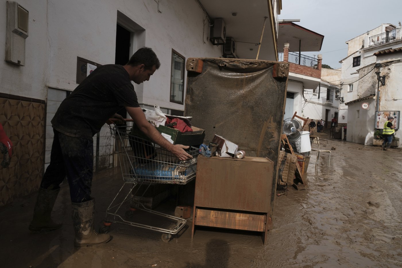 Spanish regional leader admits mistakes made in flood response, but refuses to step down | iNFOnews.ca