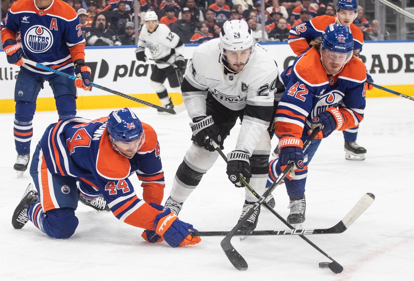 Kings whip depleted Oilers 5-0 in playoff preview | iNFOnews.ca