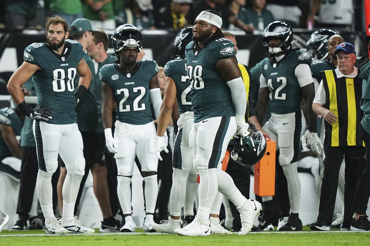 Eagles' Jalen Carter ejected for spitting on Cowboys' Dak Prescott | iNFOnews.ca Eagles' Jalen Carter ejected for spitting on Cowboys' Dak Prescott | iNFOnews.ca