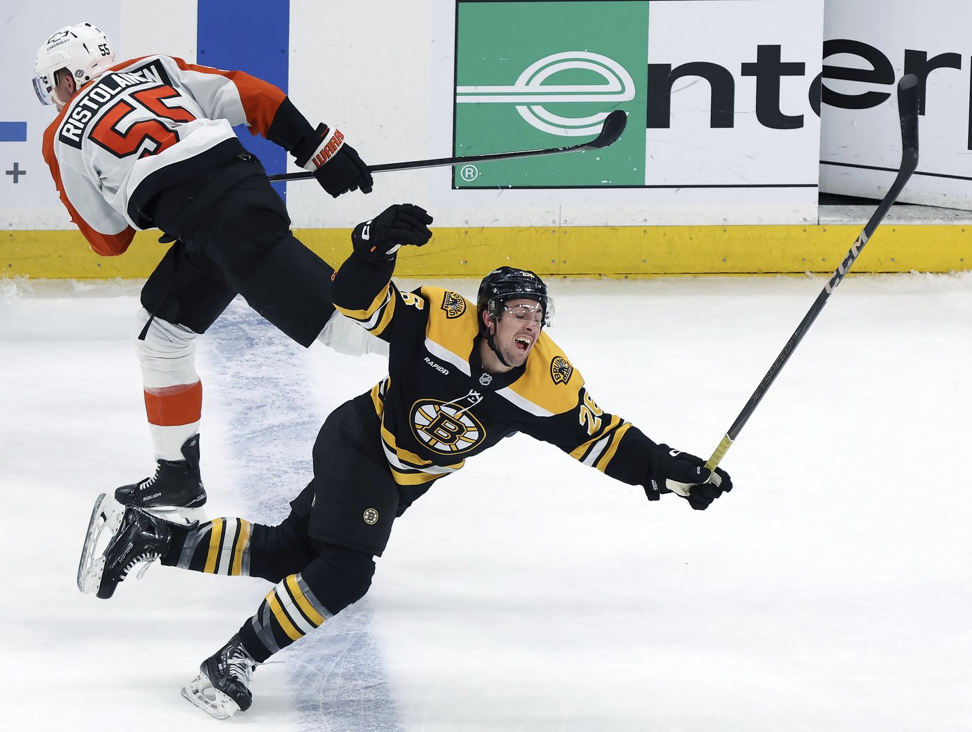 Zacha scores in overtime as the Bruins rally past the Flyers for their 4th straight win | iNFOnews.ca