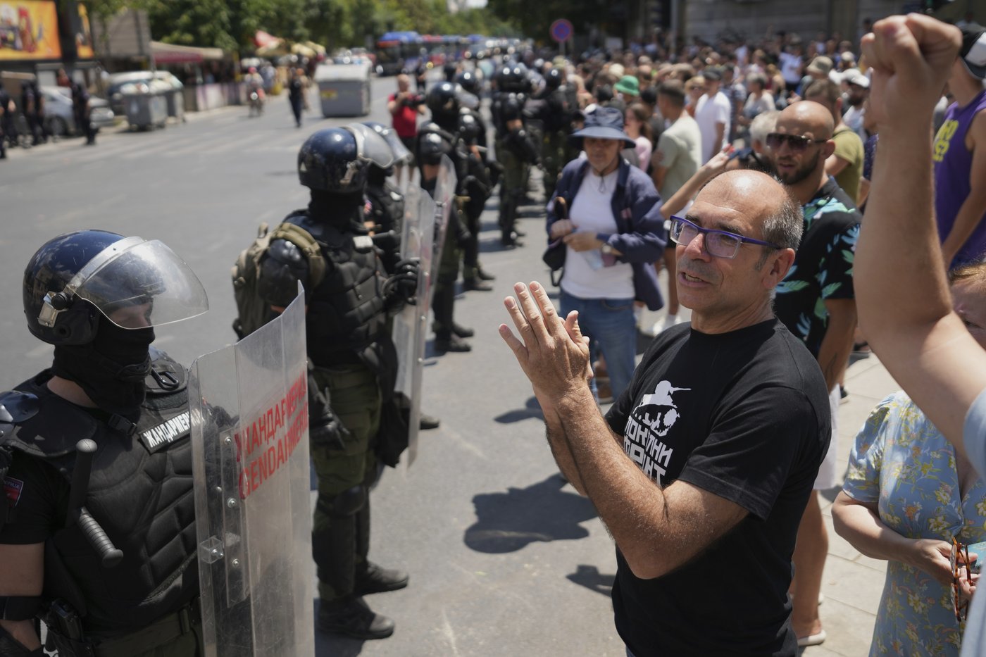 Serbian police remove barricades in Belgrade and make new arrests as protesters block roads | iNFOnews.ca Serbian police remove barricades in Belgrade and make new arrests as protesters block roads | iNFOnews.ca