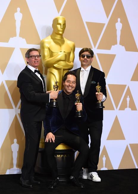 Canadian Oscar winner Shane Vieau makes a splash with his onstage attire | iNFOnews.ca Canadian Oscar winner Shane Vieau makes a splash with his onstage attire | iNFOnews.ca