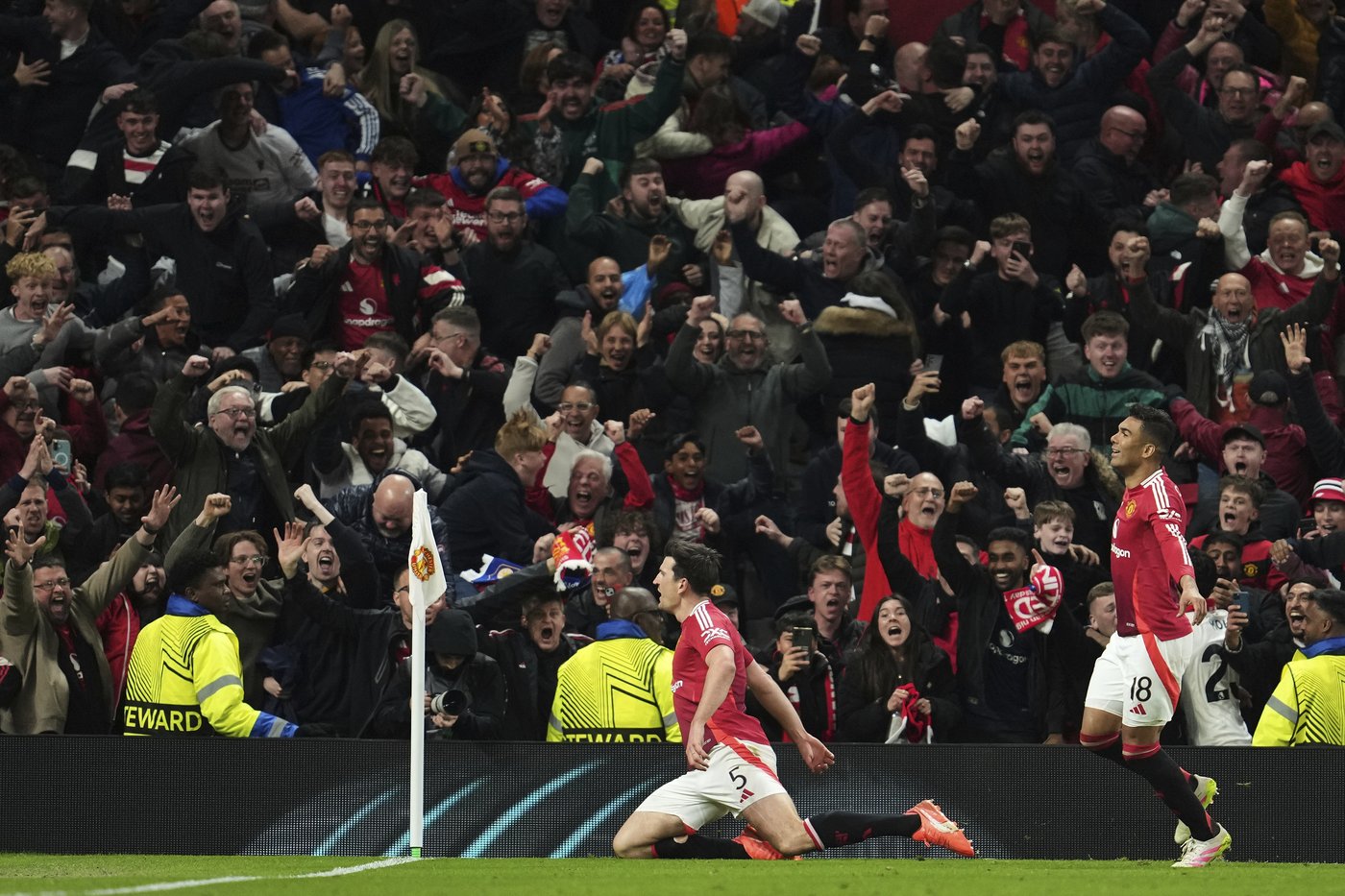 Man United seals spectacular comeback to beat Lyon 5-4 and advance to Europa League semifinals | iNFOnews.ca Man United seals spectacular comeback to beat Lyon 5-4 and advance to Europa League semifinals | iNFOnews.ca