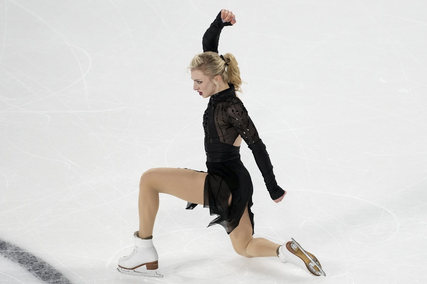 US figure skater Amber Glenn takes the lead at Grand Prix de France | iNFOnews.ca