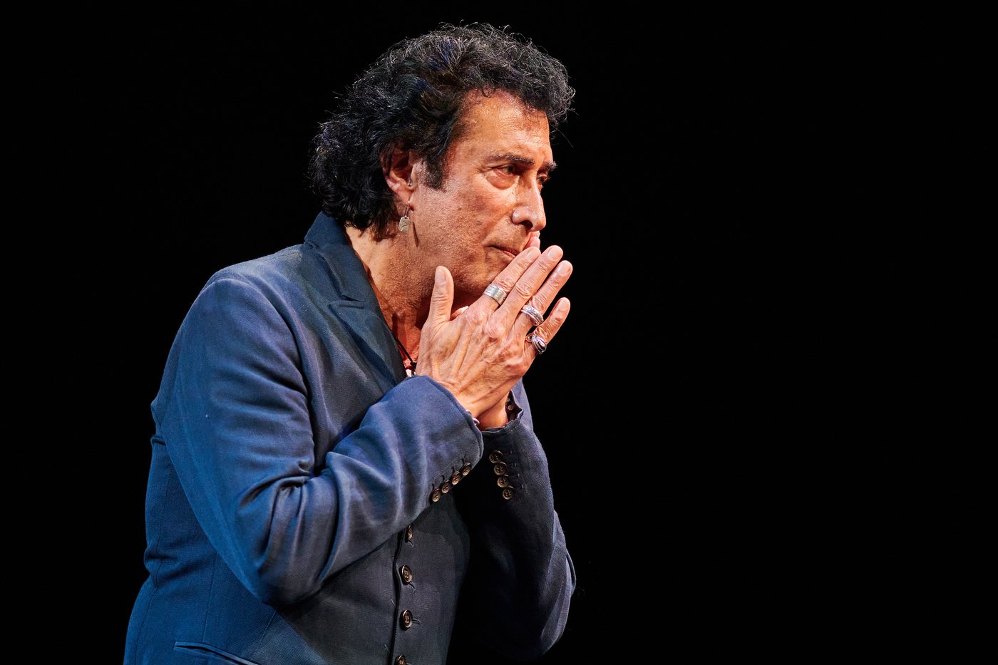 Andy Kim lands Sloan, Bif Naked, Kevin Drew and pop singer Reve for Christmas show | iNFOnews.ca Andy Kim lands Sloan, Bif Naked, Kevin Drew and pop singer Reve for Christmas show | iNFOnews.ca