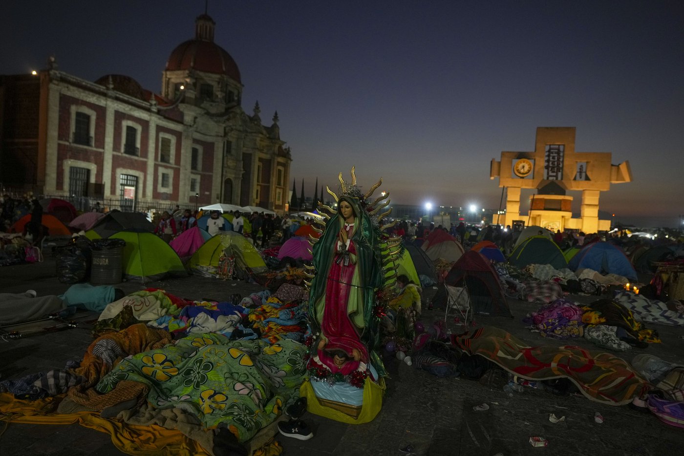 Millions mark Mexico's Virgin of Guadalupe Day but calls for a truce in drug violence go unheeded | iNFOnews.ca