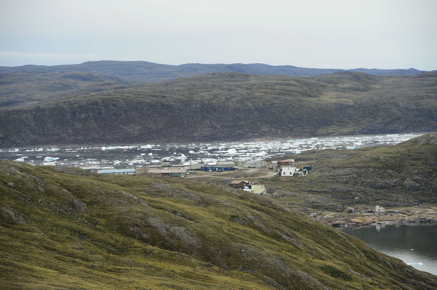 Parts of tundra releasing more carbon than they absorb: study | iNFOnews.ca