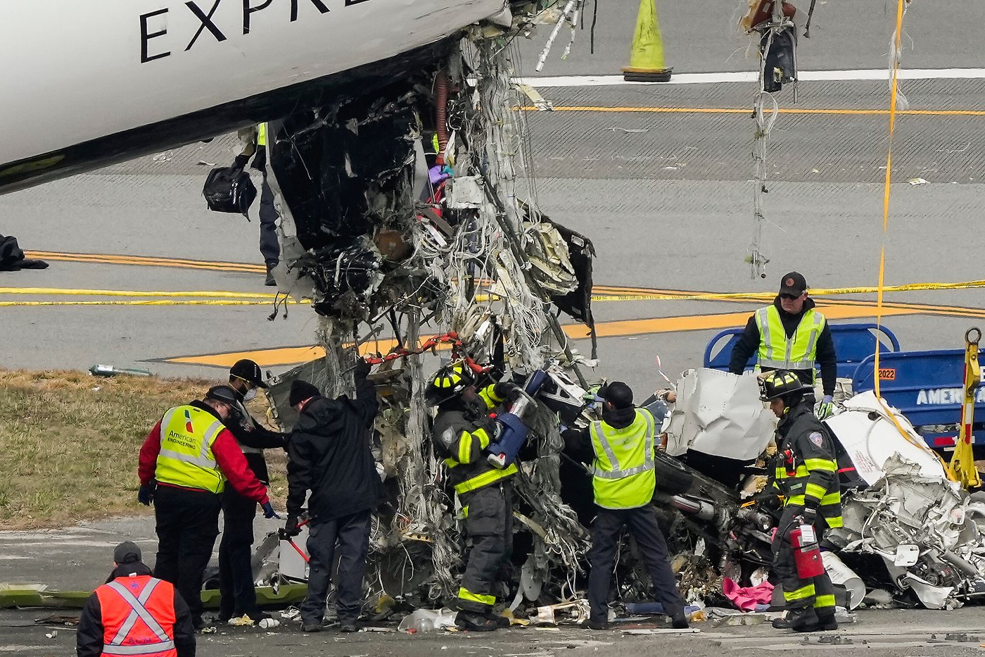 LaGuardia Airport runway reopens, days after crash on tarmac killed 2 Canadian pilots | iNwheels LaGuardia Airport runway reopens, days after crash on tarmac killed 2 Canadian pilots | iNwheels