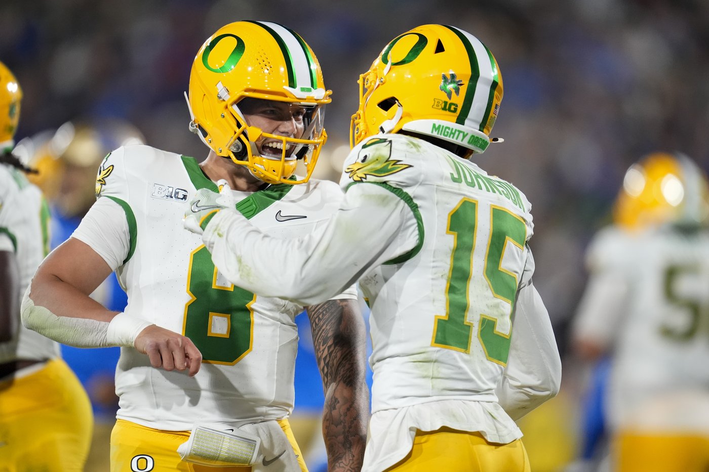 Dillon Gabriel throws for 3 TDs as No. 8 Oregon beats UCLA 34-13 in first Big Ten game | iNFOnews.ca Dillon Gabriel throws for 3 TDs as No. 8 Oregon beats UCLA 34-13 in first Big Ten game | iNFOnews.ca