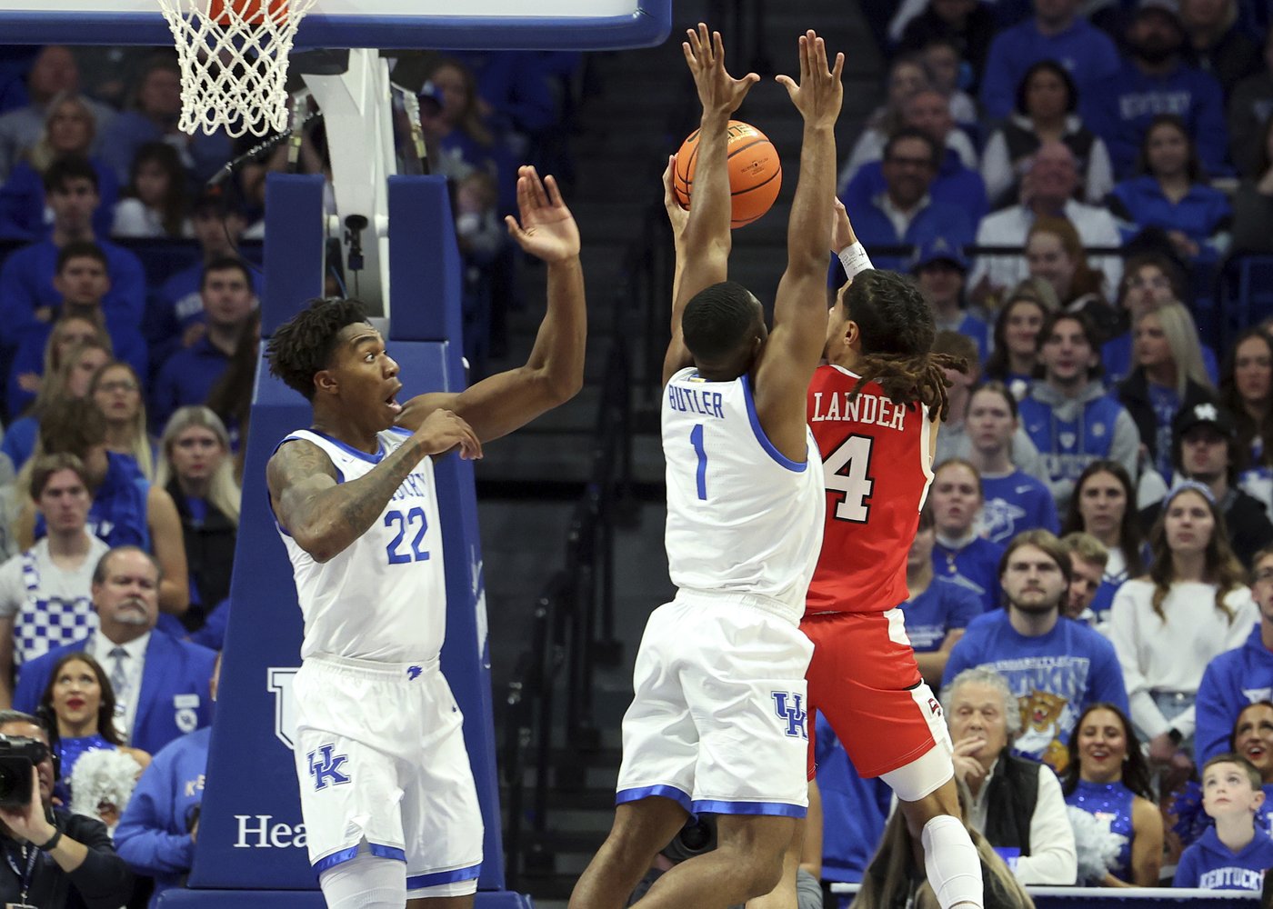 Oweh, Carr each score 18 points to help No. 8 Kentucky outlast Western Kentucky 87-68 | iNFOnews.ca