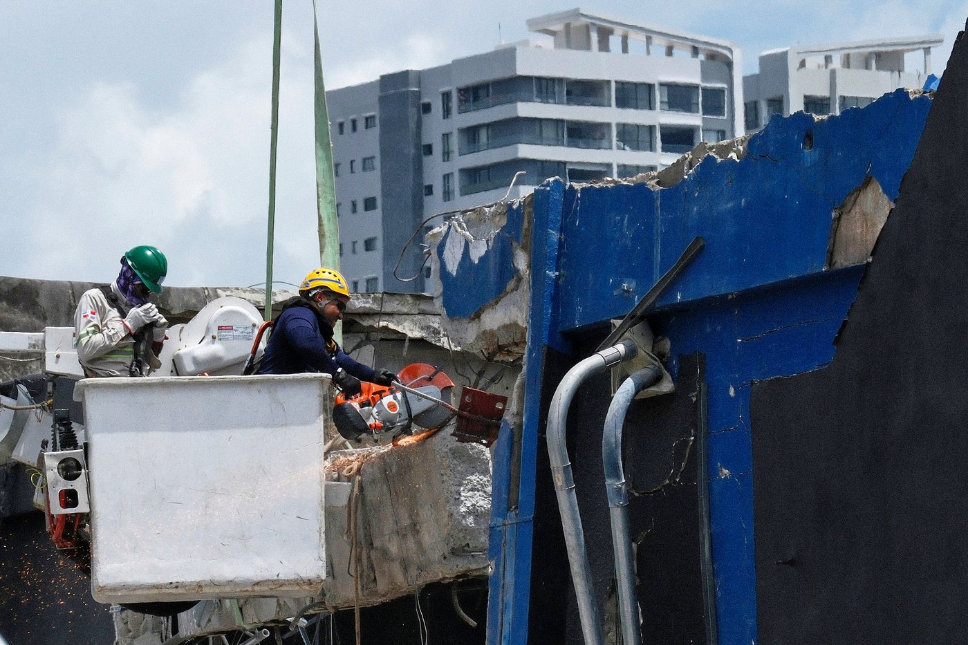 Officials scramble to identify victims of Dominican club roof collapse that killed at least 184 | iNFOnews.ca Officials scramble to identify victims of Dominican club roof collapse that killed at least 184 | iNFOnews.ca