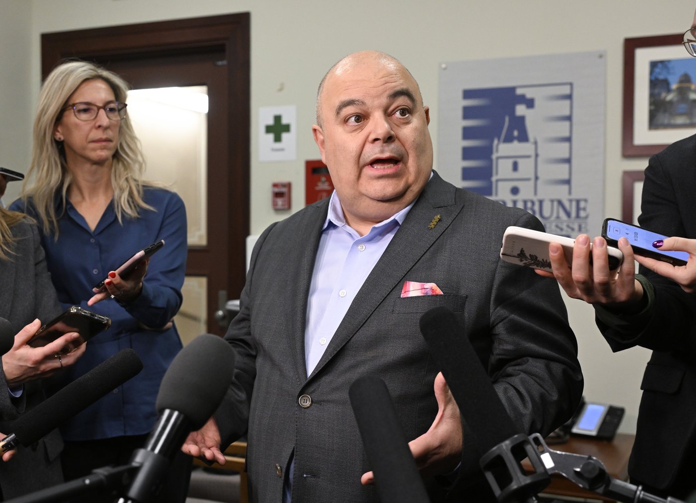 Quebec's federation of family doctors launches legal challenge against pay reform law | iNFOnews.ca Quebec's federation of family doctors launches legal challenge against pay reform law | iNFOnews.ca
