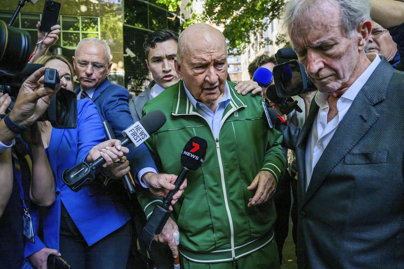 Former Sydney radio broadcaster and rugby coach Alan Jones charged with sex crimes | iNFOnews.ca