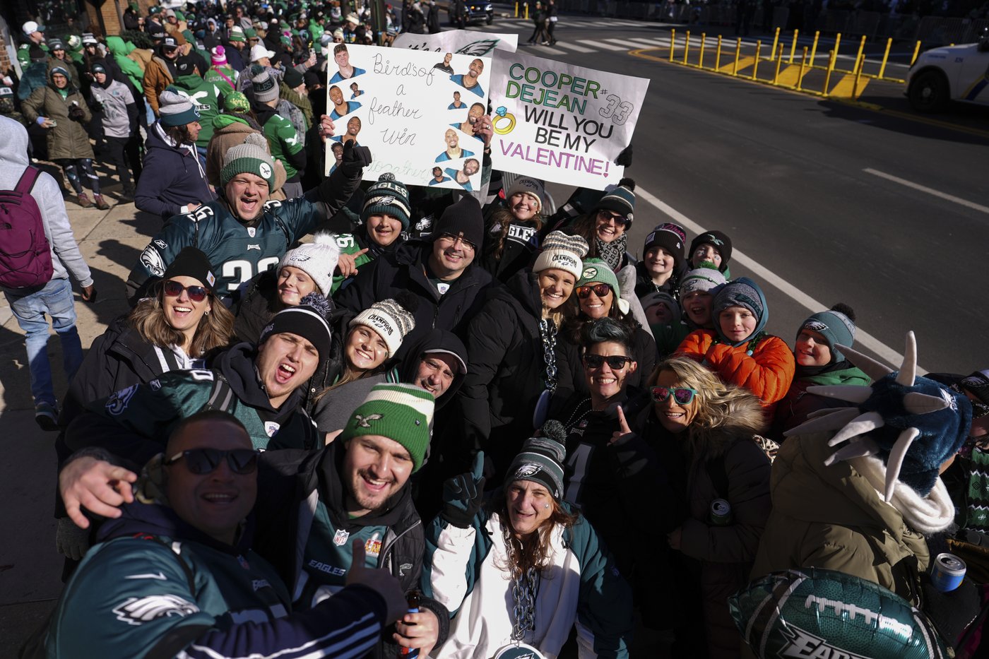 Philadelphia turns green on Valentine’s Day to celebrate Super Bowl champions | iNFOnews.ca