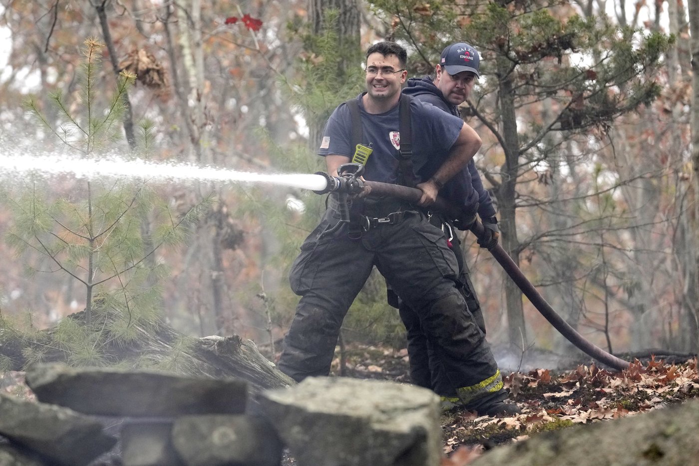 Massachusetts firefighters continue to battle stubborn brush fires across state | iNFOnews.ca Massachusetts firefighters continue to battle stubborn brush fires across state | iNFOnews.ca
