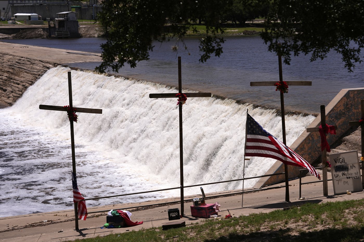 PHOTO COLLECTION: Texas floods leave dozens dead and missing as rescuers search devastated landscape | iNFOnews.ca PHOTO COLLECTION: Texas floods leave dozens dead and missing as rescuers search devastated landscape | iNFOnews.ca
