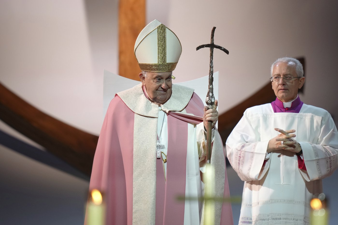 Pope Francis makes 1st papal visit to France's Corsica awash in expressions of popular piety | iNFOnews.ca