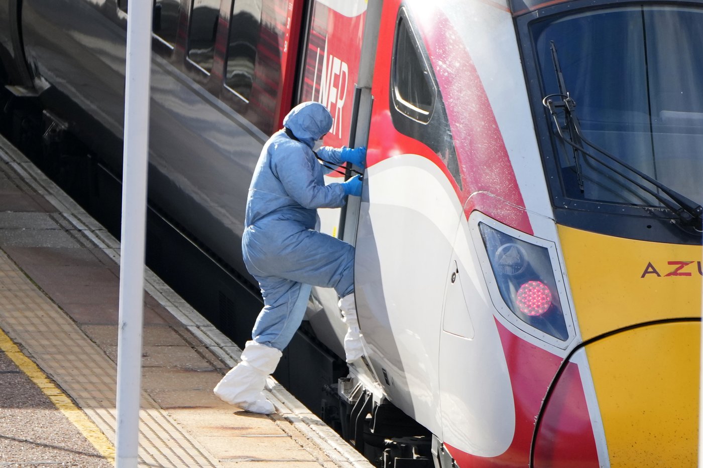 UK police charge man with attempted murder over train stabbing that wounded 11 people | iNFOnews.ca UK police charge man with attempted murder over train stabbing that wounded 11 people | iNFOnews.ca