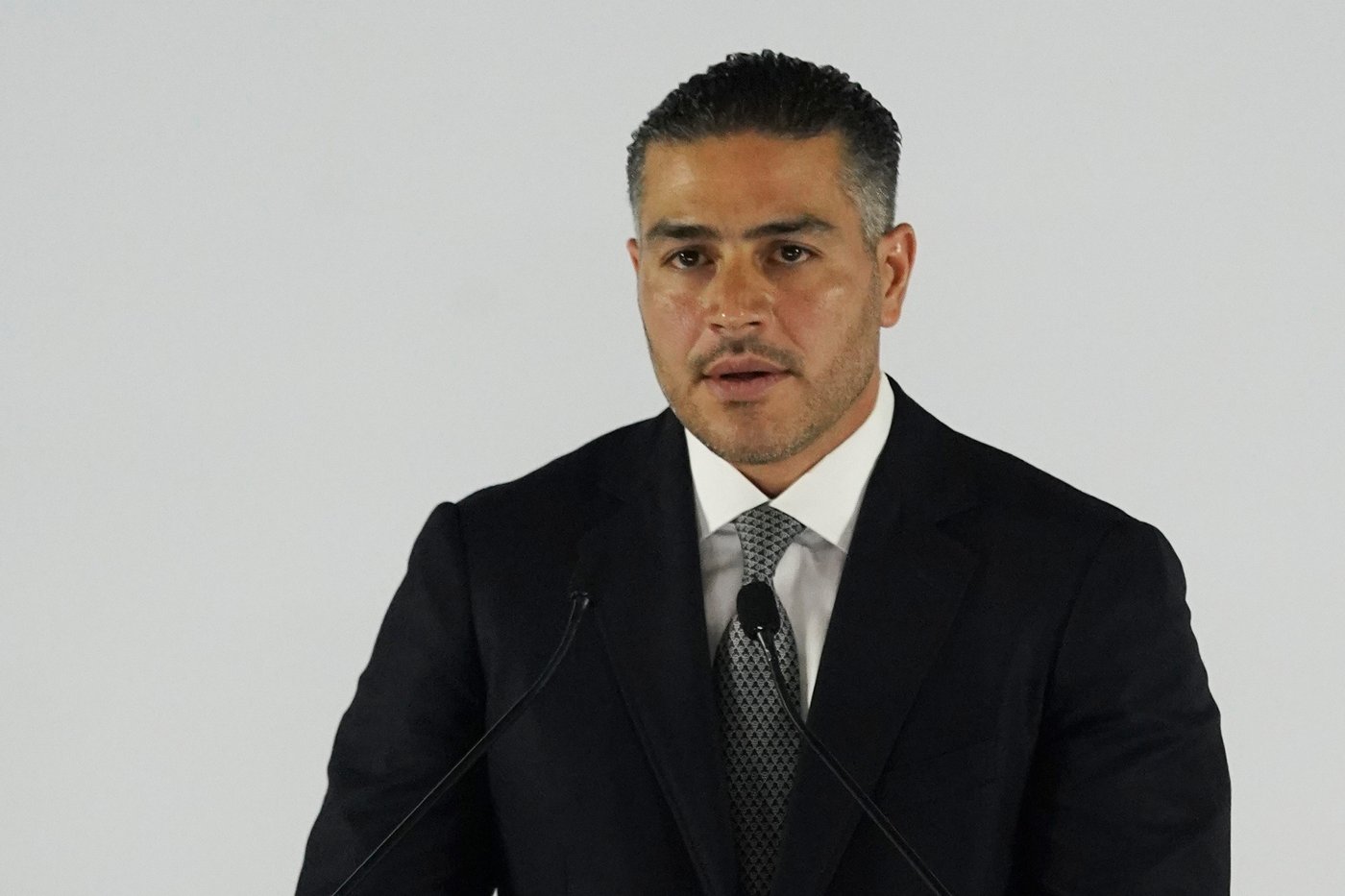 Mexico's security chief says drug cartels are recruiting former Colombian soldiers | iNFOnews.ca