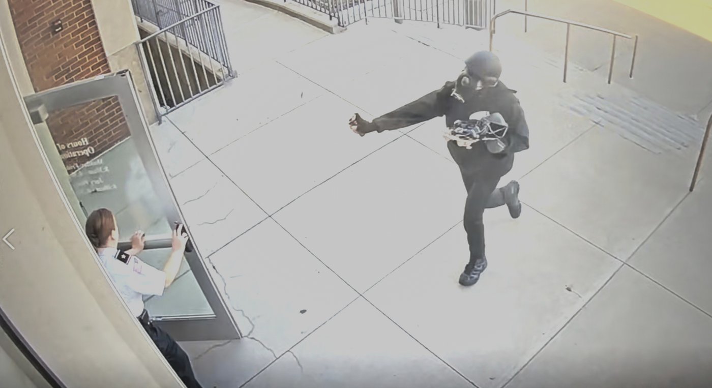 Man wearing gas mask arrested after using pepper spray on court officers near Boston, police say | iNFOnews.ca
