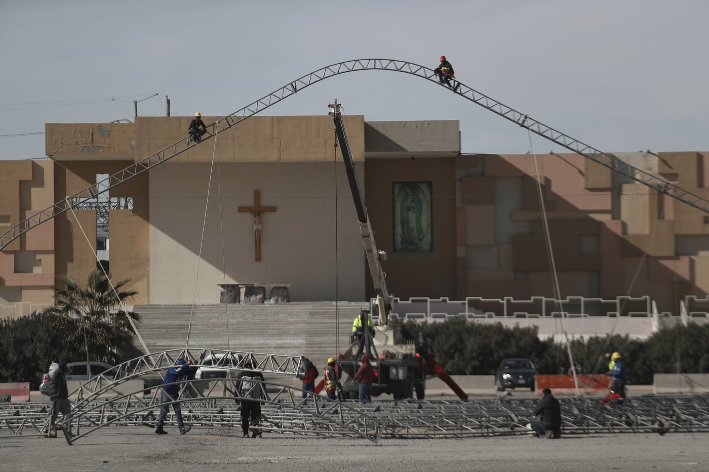 Mexican border states prepare migrant shelters as Trump begins deportation campaign | iNFOnews.ca