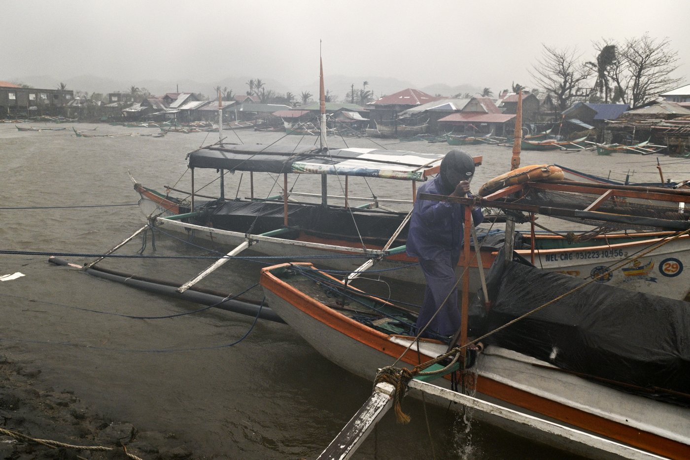 Typhoon Usagi wreaks more damage and misery in Philippines as yet another storm looms | iNFOnews.ca