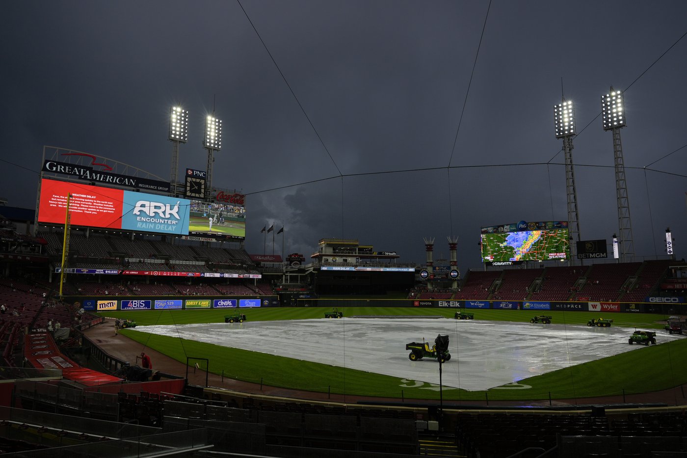 Steer hits a 2-run homer and Reds win rain-shortened game 4-2 over Twins. | iNFOnews.ca