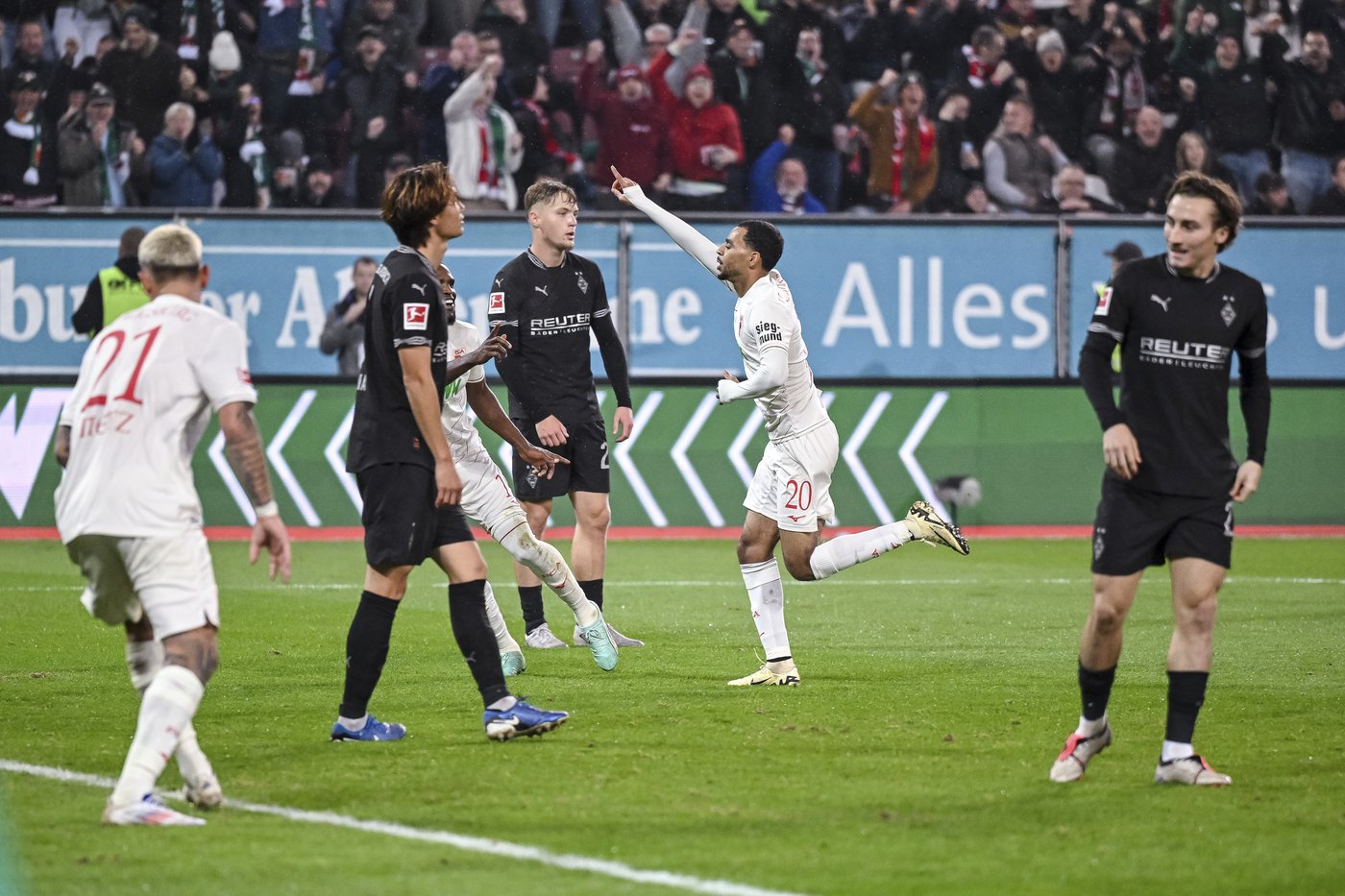 Debutant scores winner as Augsburg beats Borussia Moenchengladbach | iNFOnews.ca