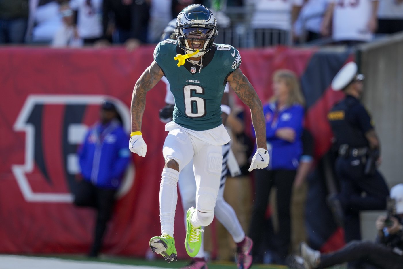 Jalen Hurts and Saquon Barkley help the Eagles run away from the Bengals for a 37-17 win | iNFOnews.ca Jalen Hurts and Saquon Barkley help the Eagles run away from the Bengals for a 37-17 win | iNFOnews.ca
