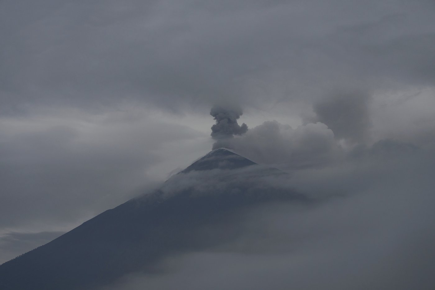 Guatemala's Volcano of Fire erupts, spewing ash and spurring evacuations | iNFOnews.ca