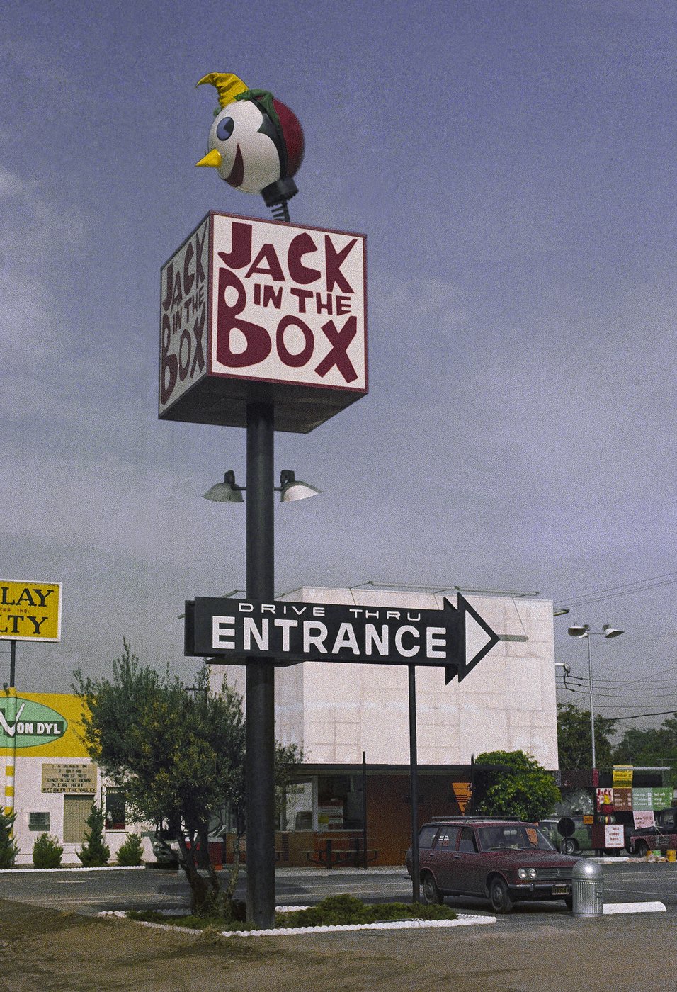 Pull up to the window, please, for a glimpse of an American icon: The drive-thru | iNwheels Pull up to the window, please, for a glimpse of an American icon: The drive-thru | iNwheels
