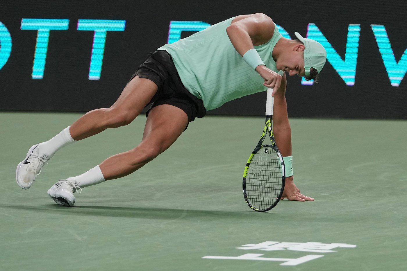 Djokovic sets up Shanghai Masters semifinal against No. 204-ranked Vacherot | iNFOnews.ca