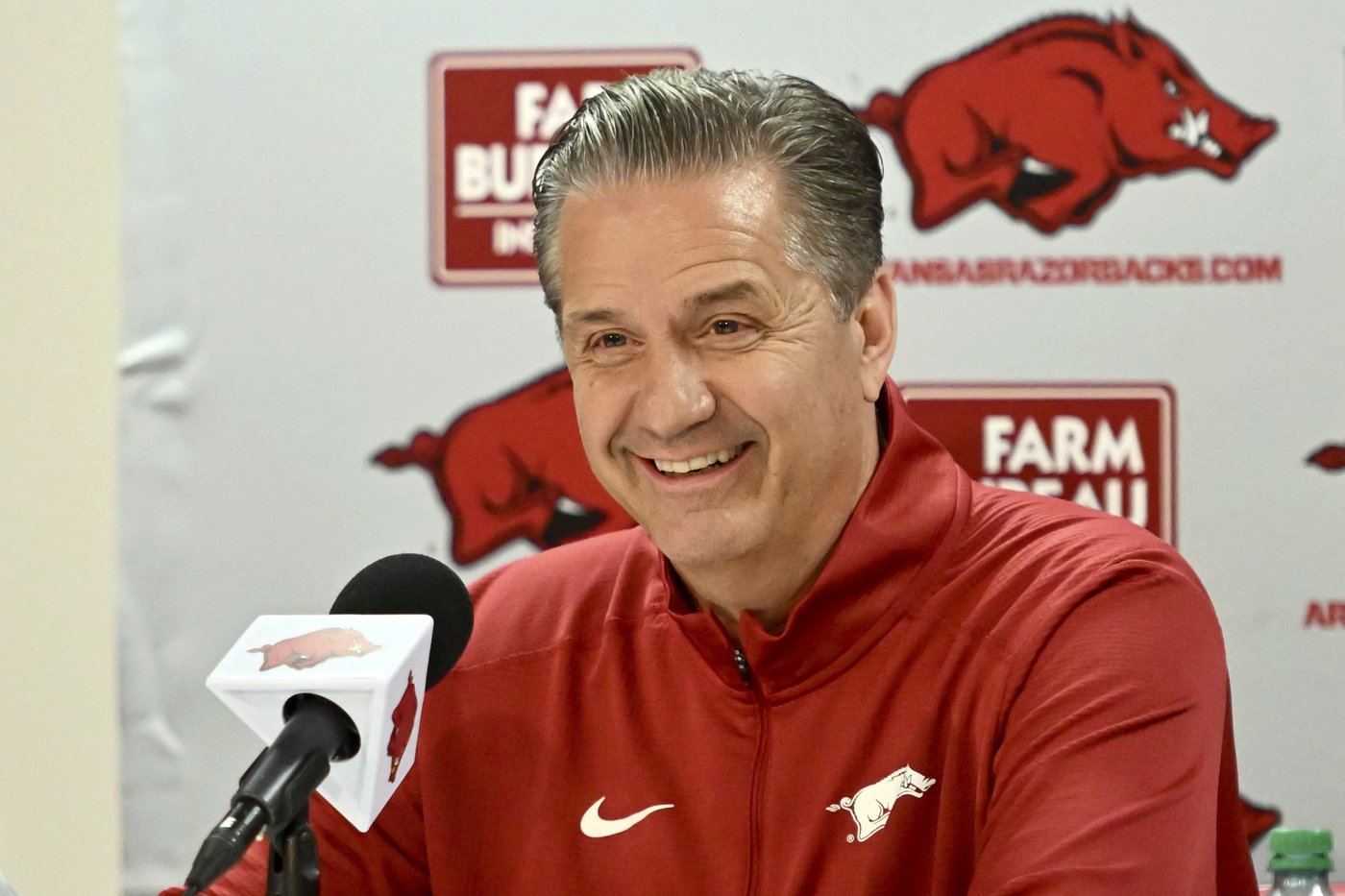 John Calipari brings high hopes to No. 16 Arkansas | iNFOnews.ca John Calipari brings high hopes to No. 16 Arkansas | iNFOnews.ca