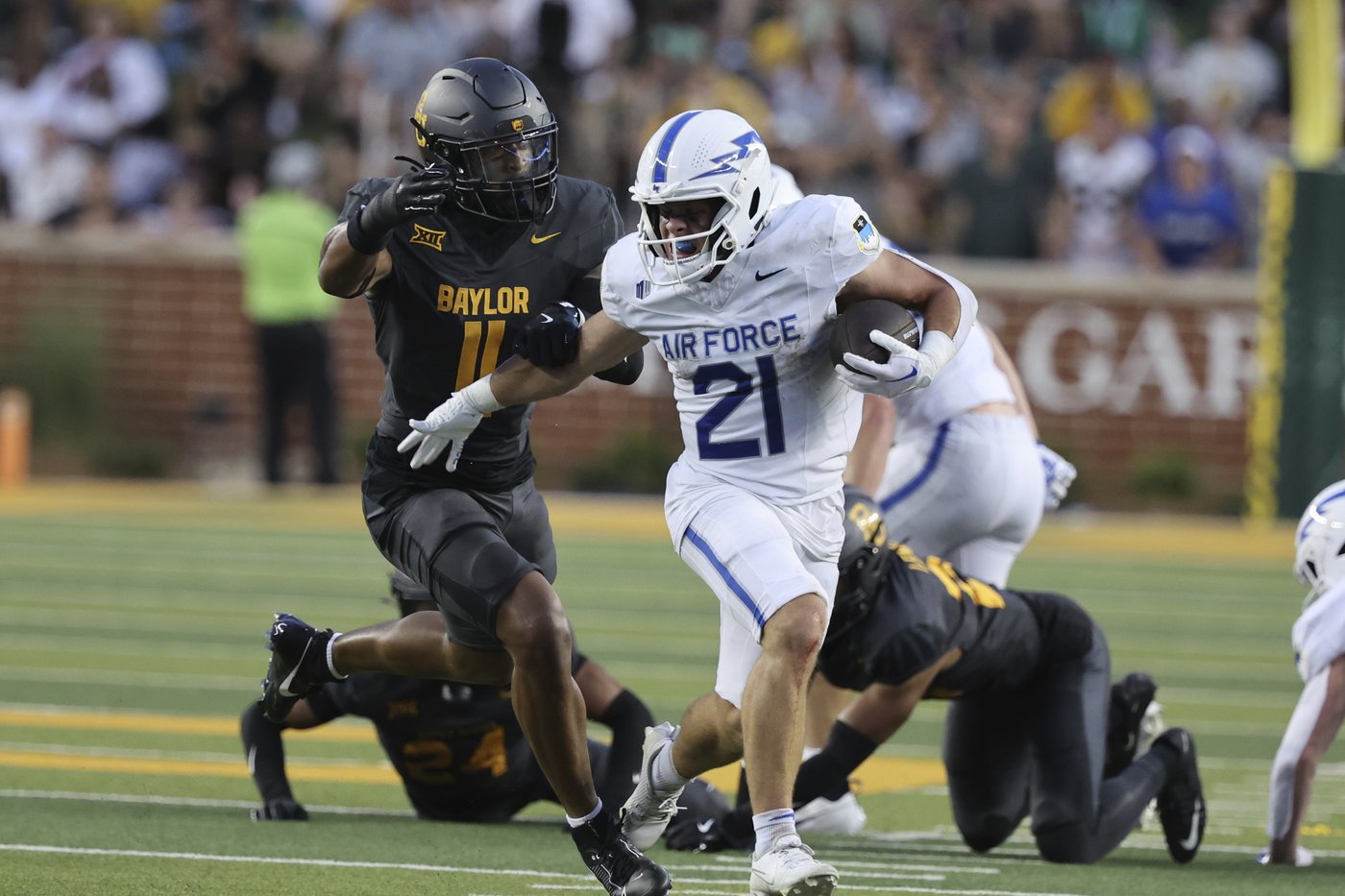 UNLV and Air Force to remain in Mountain West with financial incentives, AP source says | iNFOnews.ca UNLV and Air Force to remain in Mountain West with financial incentives, AP source says | iNFOnews.ca