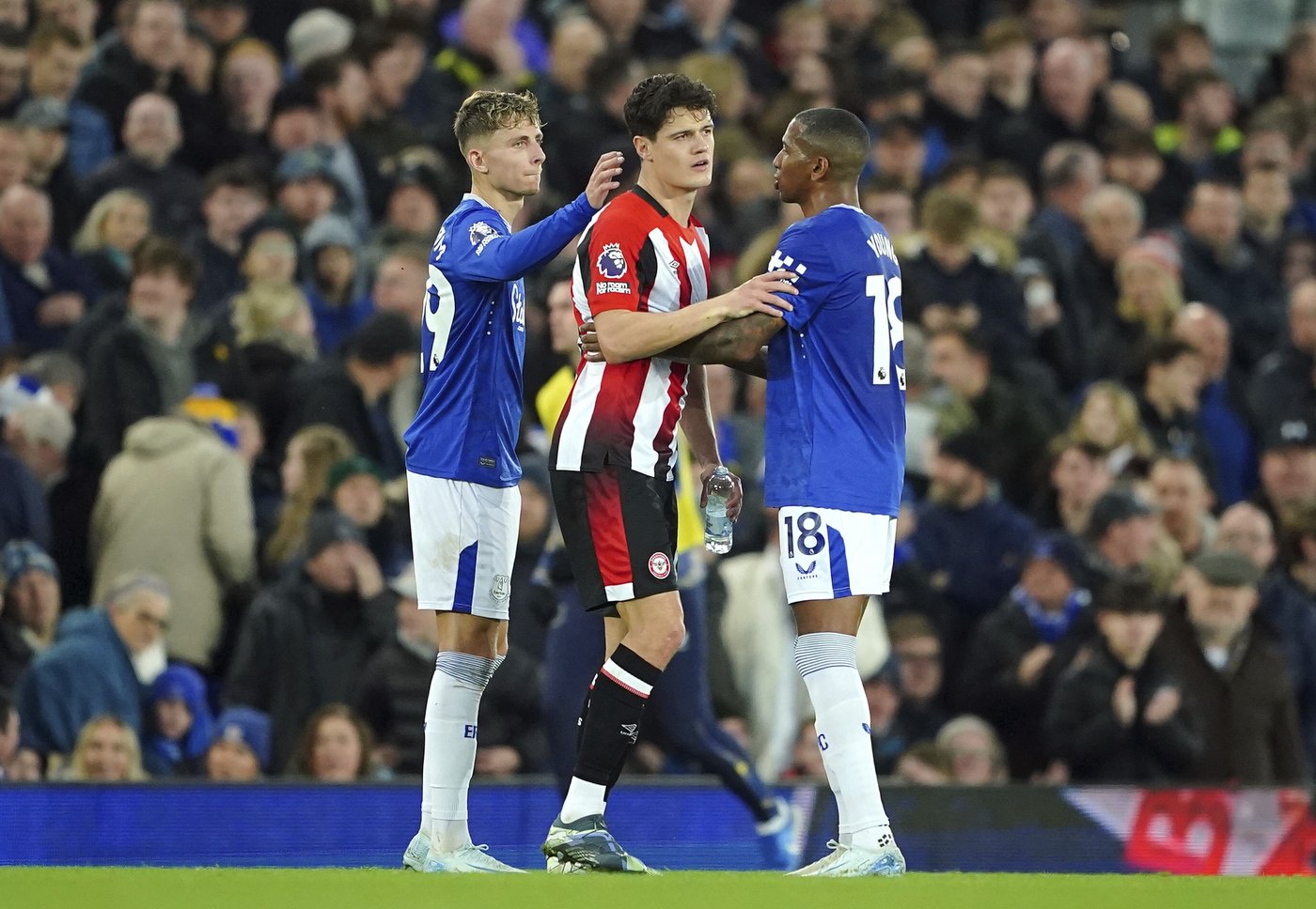 Brentford has Norgaard's red card overturned after sending off against Everton | iNFOnews.ca
