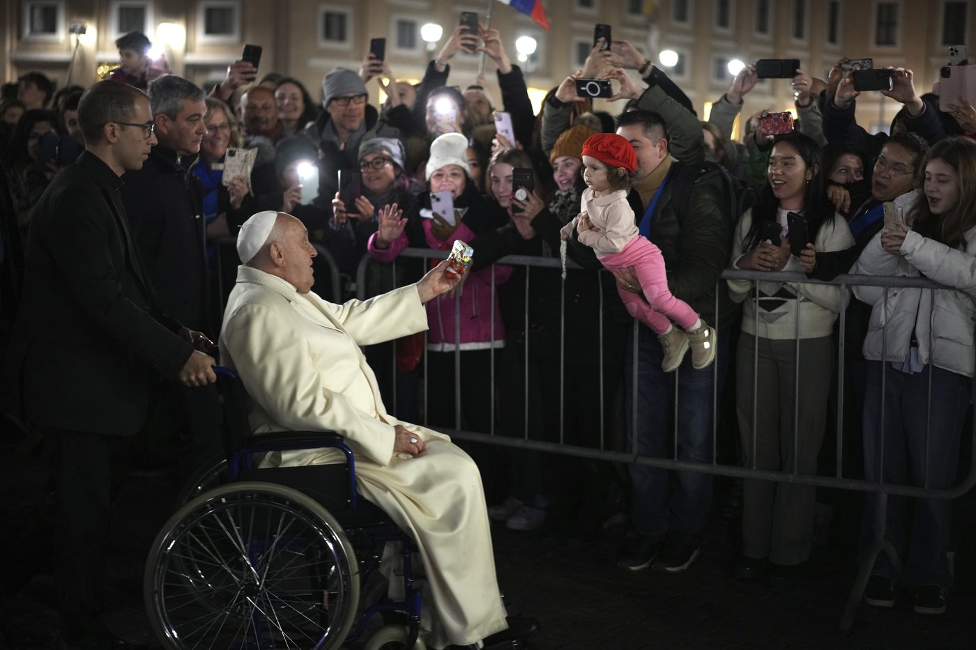 The world welcomes 2025 with light shows, embraces and ice plunges | iNFOnews.ca