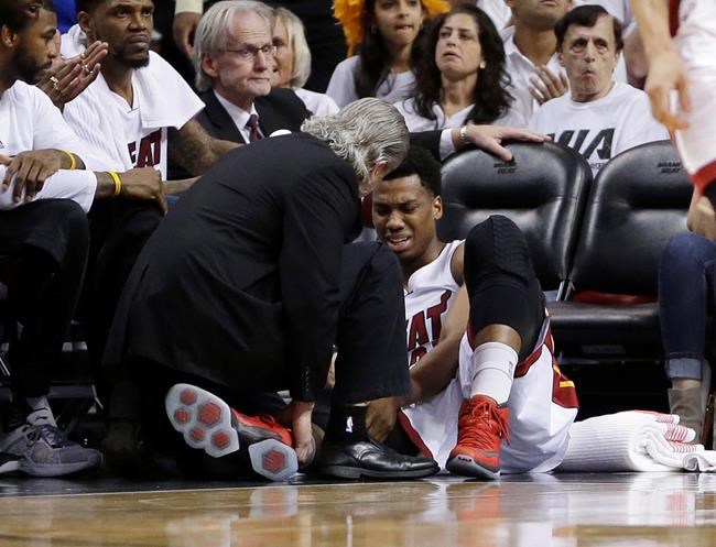 Heat lose Whiteside, Raptors lose Valanciunas in Game 3 | iNFOnews.ca Heat lose Whiteside, Raptors lose Valanciunas in Game 3 | iNFOnews.ca