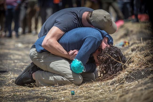 At site of Ethiopian plane crash, a pilgrimage of grief | iNFOnews.ca At site of Ethiopian plane crash, a pilgrimage of grief | iNFOnews.ca