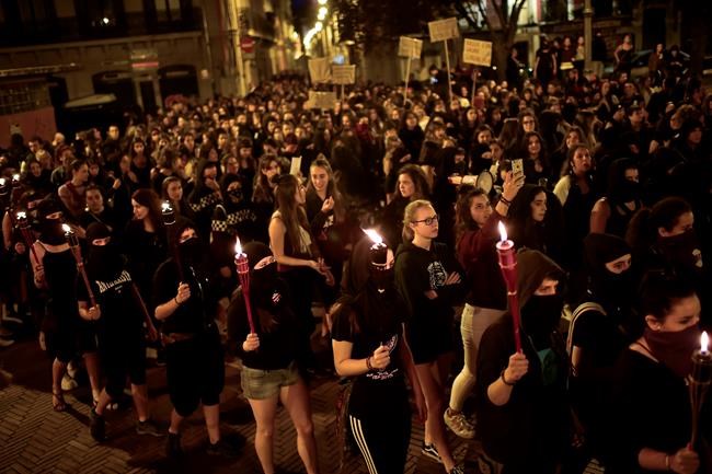 Feminists, animal rights groups reshape Pamplona bull fest | iNFOnews.ca