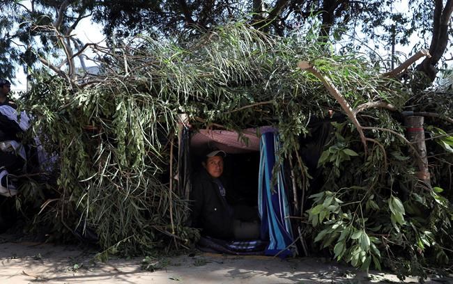 Migrants get cool reception in Mexican border town | iNFOnews.ca