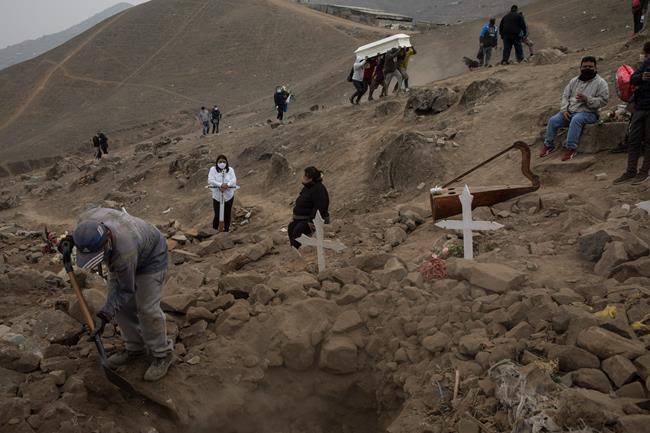 AP PHOTOS: Peru's dead mourned at barren cemetery for poor | iNFOnews.ca AP PHOTOS: Peru's dead mourned at barren cemetery for poor | iNFOnews.ca