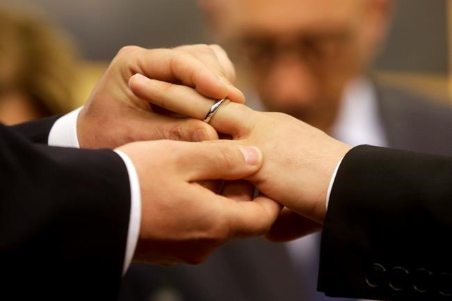 Vatican cardinals defend gay union blessing ban amid dissent | iNFOnews.ca
