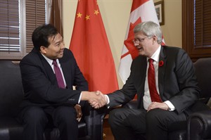 Stephen Harper goes to China to help repair strained ties between two countries | iNFOnews.ca CP30550656