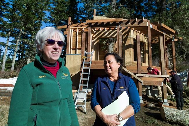 Juneau Raptor Center gives 'good old bird' new display | iNFOnews.ca