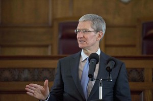 Apple CEO publicly acknowledges that he's gay, but will disclosure ease workplace stigma? | iNFOnews.ca CP30491913