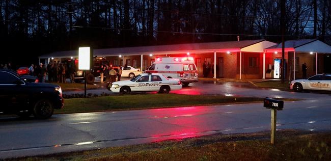 Officials: Suspect in 3 slayings shot himself in standoff | iNFOnews.ca