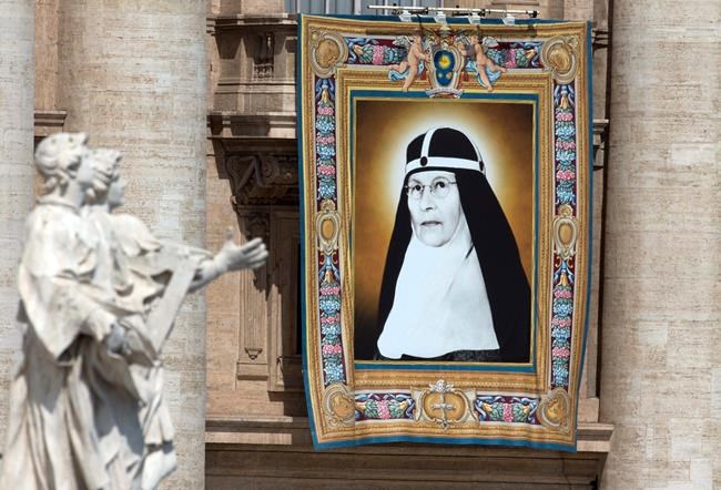 Pope proclaims 2 new saints in canonization Mass | iNFOnews.ca