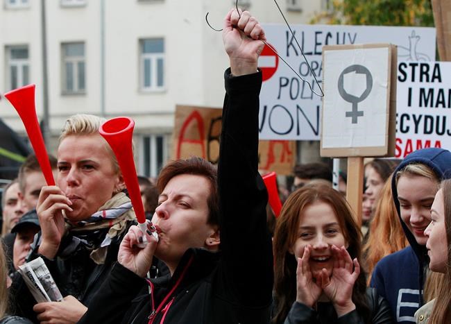 Poles protest ruling party chief's anti-abortion proposal | iNFOnews.ca